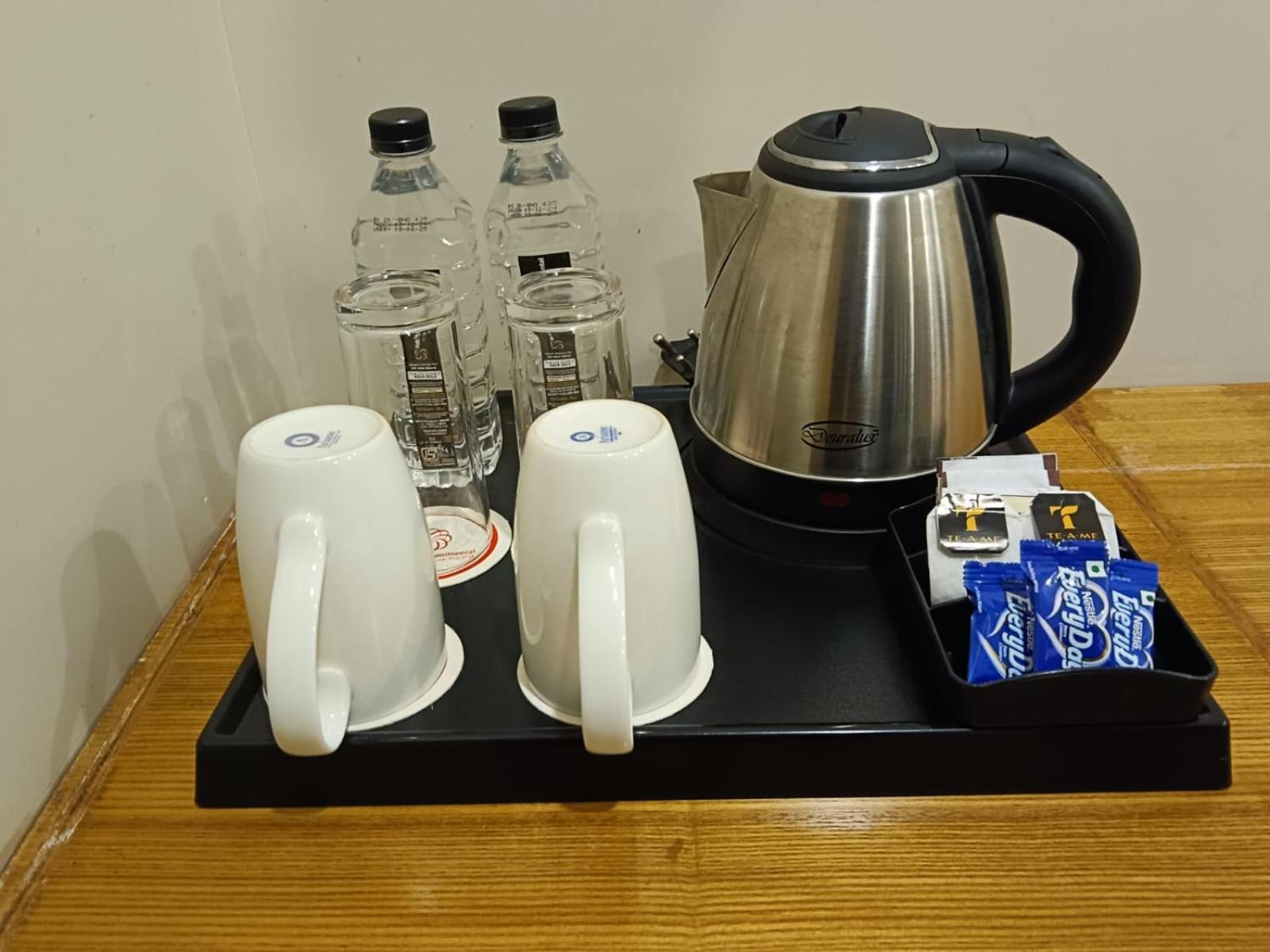 Hotel Prag Continental Guwahati Luaran gambar
