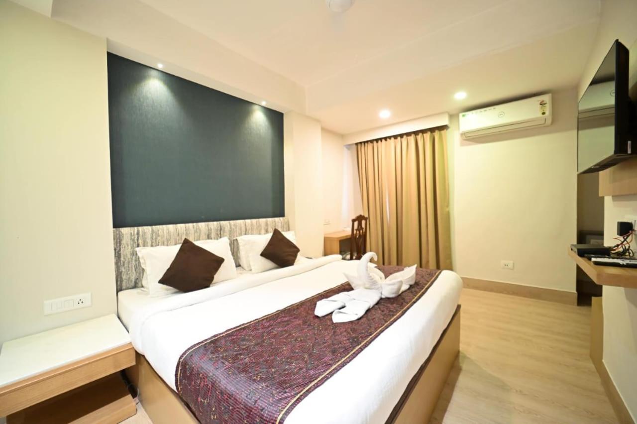 Hotel Prag Continental Guwahati Luaran gambar