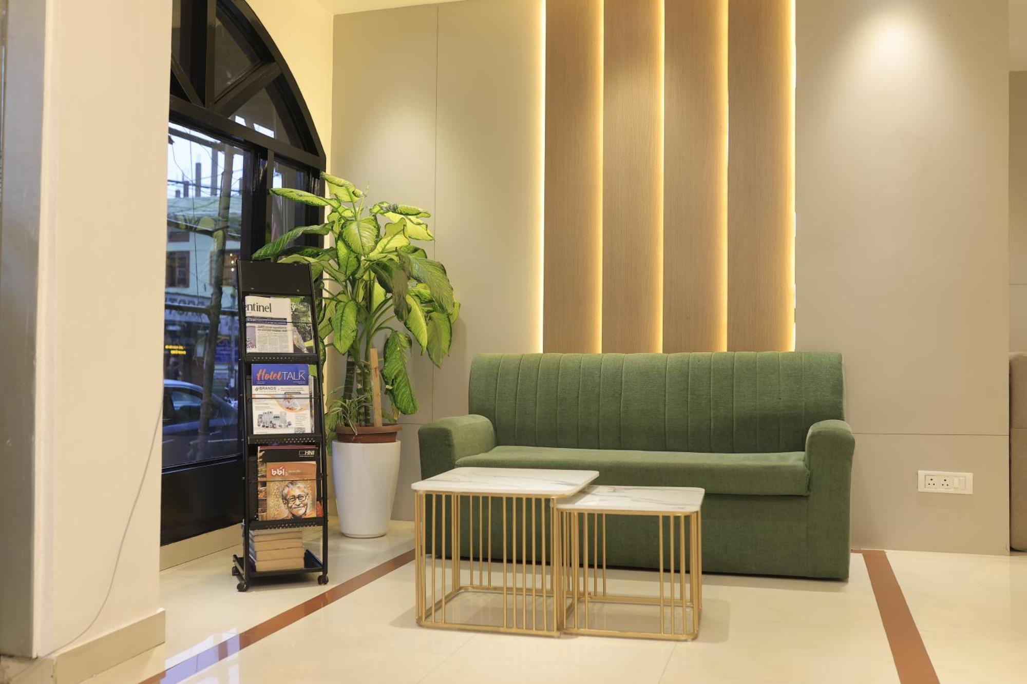 Hotel Prag Continental Guwahati Luaran gambar