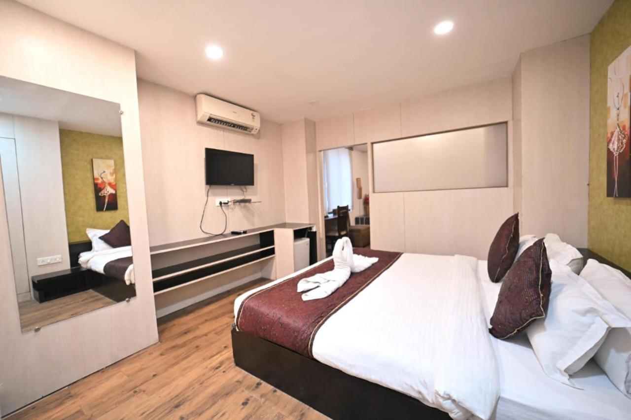 Hotel Prag Continental Guwahati Luaran gambar