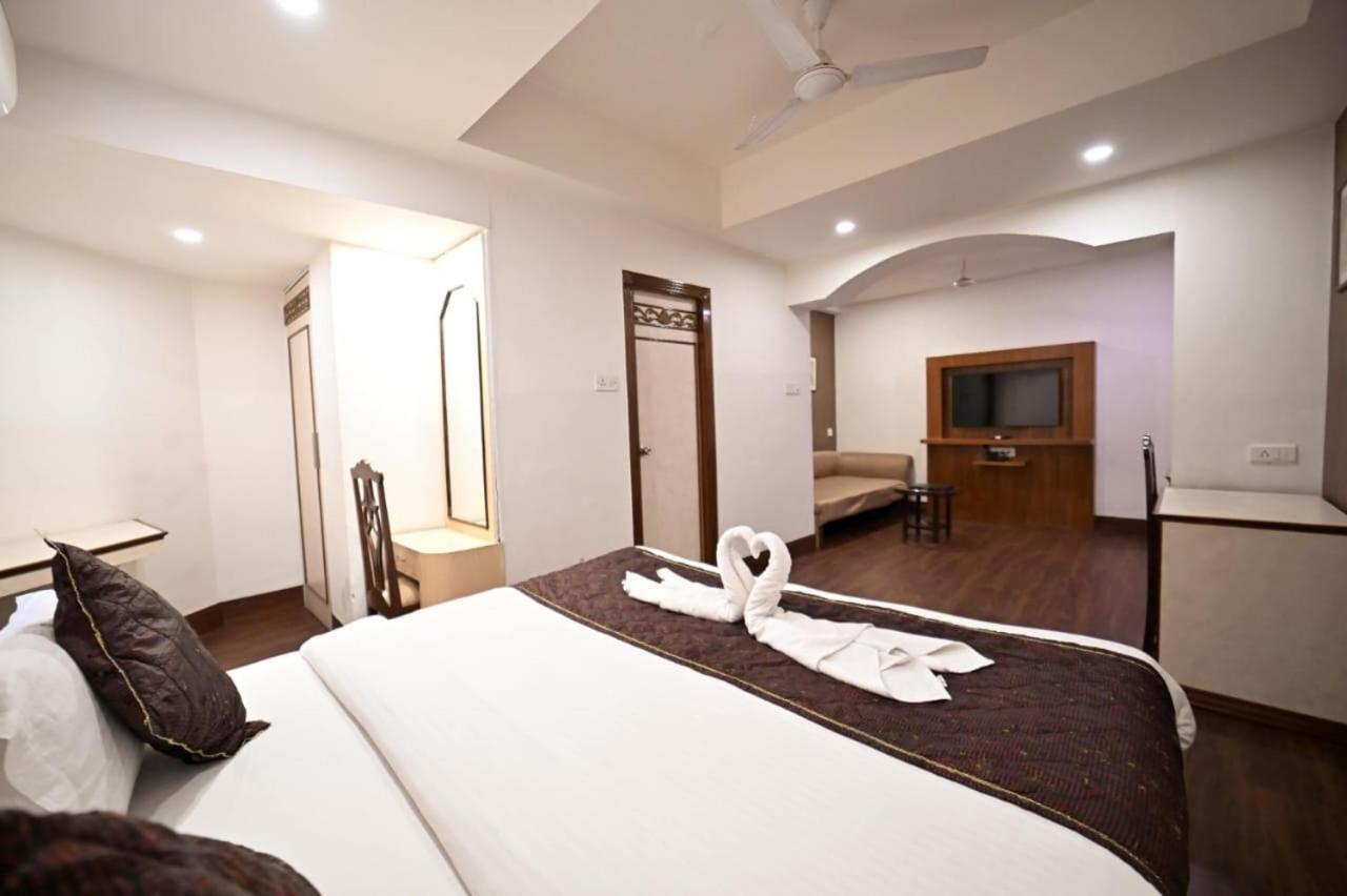 Hotel Prag Continental Guwahati Luaran gambar