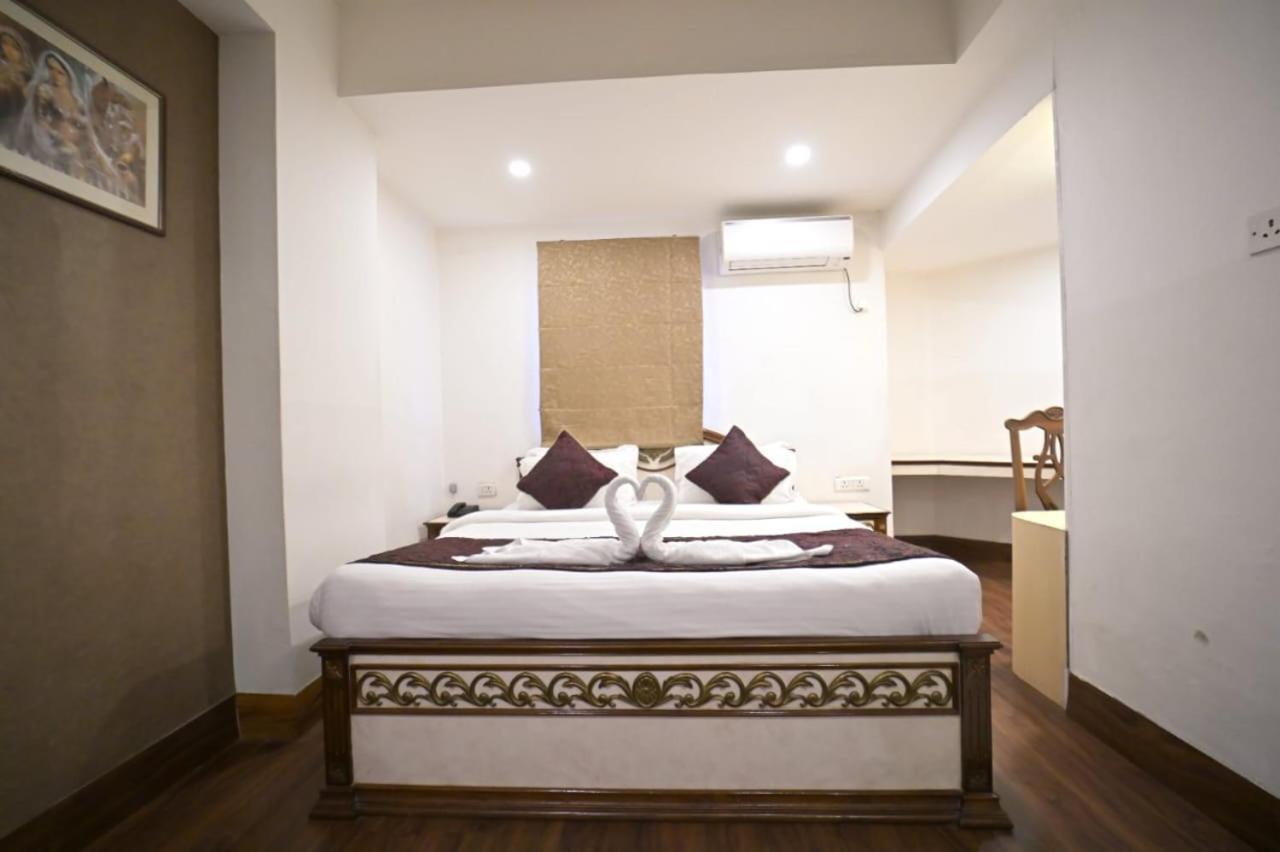 Hotel Prag Continental Guwahati Luaran gambar