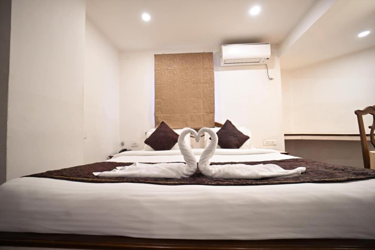 Hotel Prag Continental Guwahati Luaran gambar