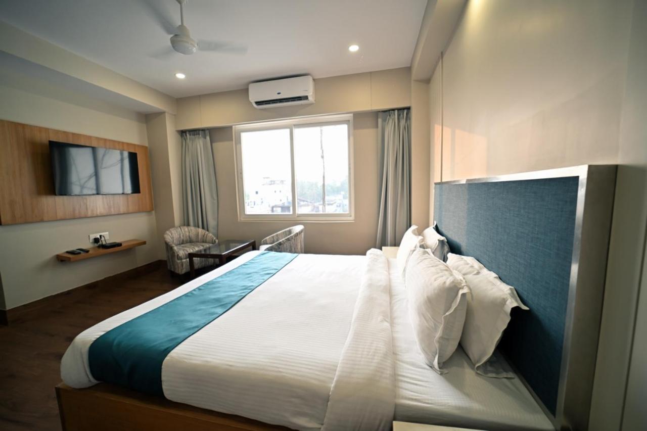 Hotel Prag Continental Guwahati Luaran gambar