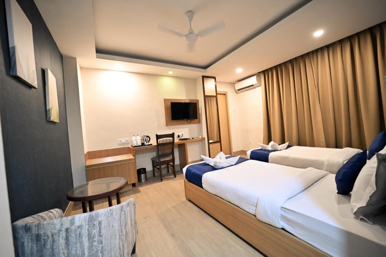 Hotel Prag Continental Guwahati Luaran gambar