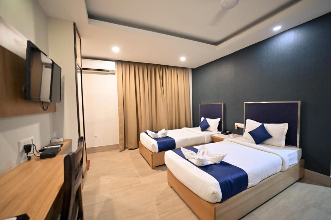 Hotel Prag Continental Guwahati Luaran gambar