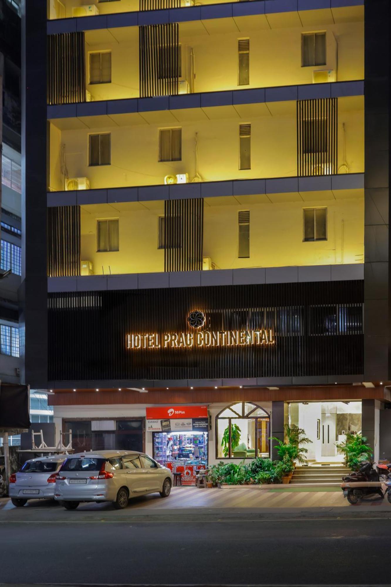 Hotel Prag Continental Guwahati Luaran gambar
