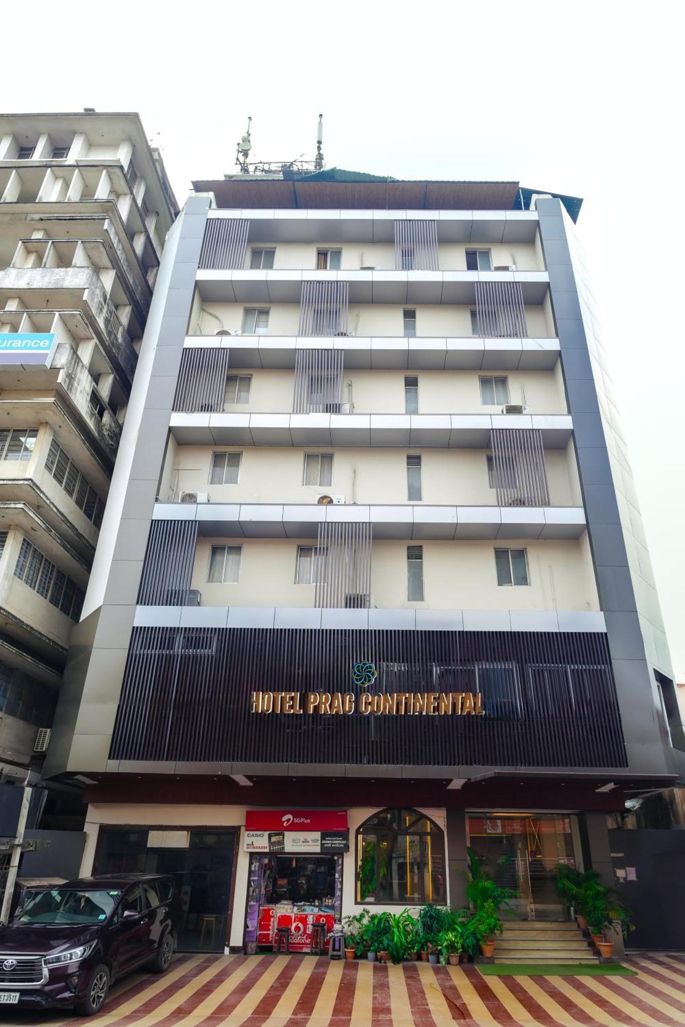 Hotel Prag Continental Guwahati Luaran gambar