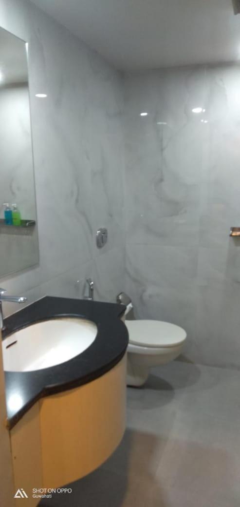 Hotel Prag Continental Guwahati Luaran gambar