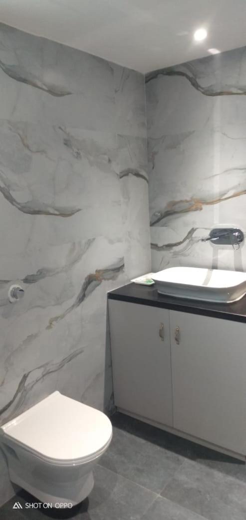 Hotel Prag Continental Guwahati Luaran gambar