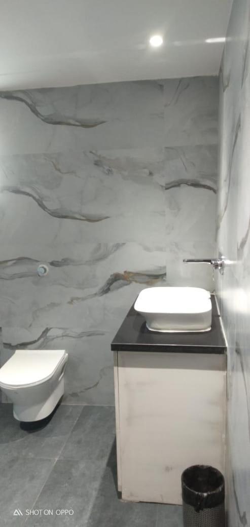 Hotel Prag Continental Guwahati Luaran gambar