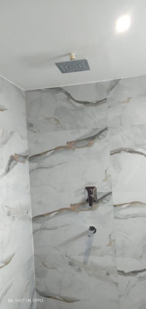 Hotel Prag Continental Guwahati Luaran gambar